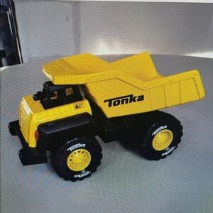 Tonka Black and Yellow Construction Truck